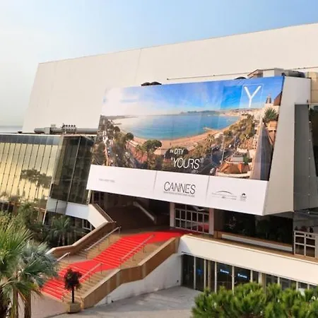 Grand Avec Terrasse דירה