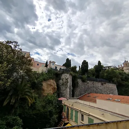 Grand Avec Terrasse *