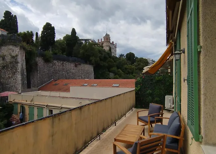 Grand Avec Terrasse Daire