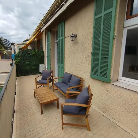 Grand Avec Terrasse